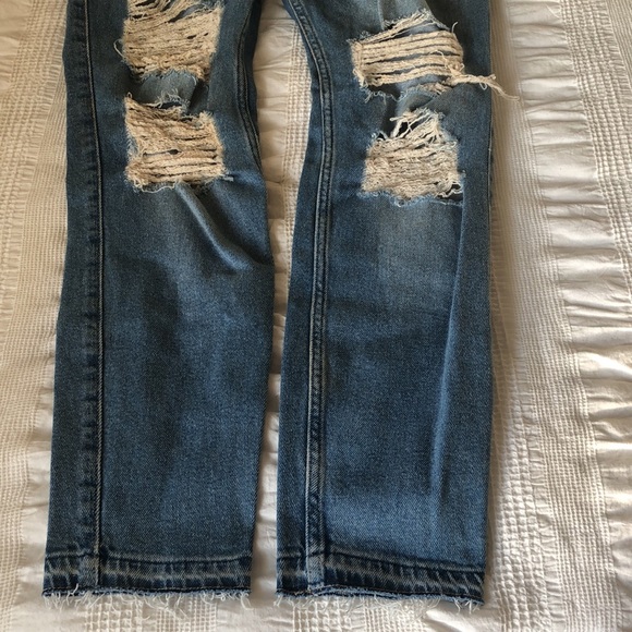 Hollister High Rise Distressed Denim Jeans - Picture 8 of 10